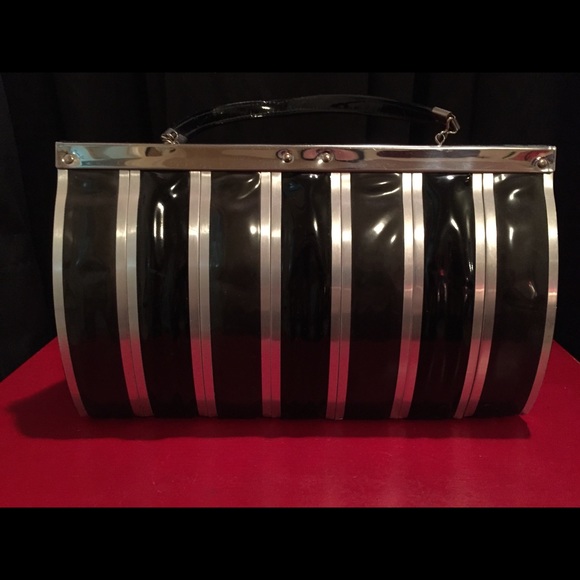 Cool black & aluminum patent leather purse - Picture 3 of 6